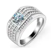 Kuaishou Douyin Suministro en Vivo Anillo de Caballero Audaz de Moissanita Imitación Diamante de Tres Filas 2 Quilates Elegante Moderno Anillo de Diamante para Hombre