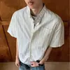 Camisa a Rayas de Alambre de Aluminio Estilo Retro Americano con Cuello Alto y Manga Corta para Hombres y Mujeres, Adecuada para el Trayecto al Trabajo, Camisa Cleanfit de Alta Inteligencia