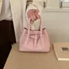 Bolso Cruzado de Gama Alta de Nicho 2026 Nuevo Versátil Casual Bolso de Hombro Moderno Simple Bolso de Mano Bolso Cubo