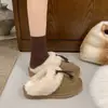 Pantuflas peludas de moda para mujer, diseñadas para usar en exteriores, nueva colección otoño/invierno 2026, estilo slip-on, diseño retro, suela gruesa y zapatos de algodón con forro de felpa