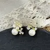 Aretes Asimétricos de Mariposa Flor Perla con Circonita para Mujer, Aguja de Plata S925, Aretes de Lujo Ligero de Nicho