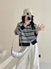 Colección de otoño/invierno 2026 estilo coreano: Suéter cárdigan de punto a rayas color-block, de corte holgado y relajado para mujer, diseñado para crear un efecto adelgazante