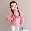 Moletom Feminino 2026 Nova Roupa Infantil Borboleta Primavera e Outono Top Estiloso Estilo Coreano Infantil Versátil Manga Longa Top da Moda
