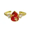 Anillo Abierto Romántico y Dulce de Calabaza Esmaltada Roja con Olas de Bambú Incrustadas de Diamante, con un Toque de Lujo Exclusivo para Mujeres
