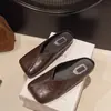 Sandalias planas cómodas de color liso para mujer, nuevo modelo primavera/verano 2026, para uso en exteriores, suela suave, estilo minimalista, sandalias cerradas sin cordones