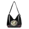 Bolsa Tote de Couro Óleo-Cera, Novo Modelo Transfronteiriço, Multi-Uso Ombro/Transversal/Costas, Design de Elefante Bordado, Bolsa Feminina para o Dia a Dia