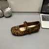 Sapatos plataforma Mary Jane com estampa de leopardo estilo coreano para mulheres, 2026, coleção de verão nova, estilosos e modernos, sapatilhas de tira única, sapatos de vovó