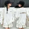 Sudaderas forradas de felpa para niñas de importación, nueva colección otoño/invierno 2026, cuello redondo, diseño de caricatura lindo, tops de manga larga para niños como capa base, venta al por mayor