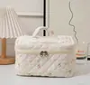 Bolsa de Maquillaje Portátil de Gran Capacidad 2026 con Pequeño Patrón Floral, Bolso Acolchado de Flores Lindas para Mujer