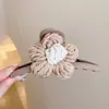 Presilha de cabelo de pelúcia de alta qualidade para outono e inverno para mulheres, versátil e fofa, presilha de tubarão para a parte de trás da cabeça, novo estilo coreano 2026, presilha de garra