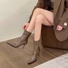 Botas de Tornozelo Pontudas Retrô Europeias e Americanas para Crianças 2024 Novas Elegantes Salto Alto Couro Envernizado Botas Finas Tamanho Grande Marrom Escuro