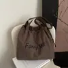 Bolsa de Axila Estilo Perezoso Estilo Coreano al por Mayor para Mujer 2025 Nuevo Bolso Tote con Estampado de Letras Bolso de Hombro Único de Tela