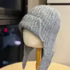 Chapéu de tricô de cor sólida quente com proteção para as orelhas feminino outono inverno com cadarço chapéu de lã moda espessado piloto chapéu Ushanka moderno