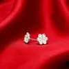 Aretes de Flor de Plata de Ley para Mujer, Nuevo Diseño de Nicho con un Toque de Lujo, Pendientes Sencillos de Flor de Cerezo de Lujo Ligero 2025