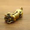Latón retro valiente bronce antiguo mascota de té antigua llavero colgante pieza de mano cinco emperadores dinero calabaza de cobre
