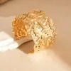 Pulseira Europeia e Americana Transfronteiriça de Metal Plissada Enrolada em Forma de Flor, Pulseira de Moda Exagerada Estilosa, Joia de Luxo Acessível de Alta Qualidade