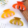 Pinza de Garra Hueca de Tres Puntas Color Sólido Brillante Pinza de Tiburón Grande de Color Contrastante Macaron Accesorio Simple Versátil para Peinar el Cabello Venta al por Mayor