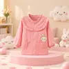 Capa de Chuva Infantil Roupa Exterior Jaqueta de Penas para Meninas Casaco Impermeável Resistente à Sujeira Jaqueta de Algodão para Crianças Média e Grande Manga Longa Roupa de Proteção para Jardim de Infância Outono Inverno