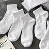 Meias esportivas atléticas unissex de cano médio, cor branca pura, com sola massageadora, que absorvem o suor e são respiráveis, adequadas para badminton e tênis, disponíveis nos estilos de comprimento médio e curto