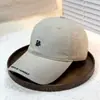 Gorra de Béisbol Bordada con Letras Estilo Coreano para Primavera y Verano para Hombres y Mujeres, Protección Solar, Gorra Suave Versátil con Visera, Nuevo Estilo que Hace que la Cara Parezca Más Pequeña