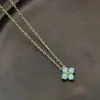 Collar Colgante Sencillo de Circonita Brillante de Cuatro Hojas, Cadena Ligera de Lujo para Clavícula para el Día a Día, Joyería de Collar Exquisita y Versátil, Elegante