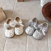 Sapatos de couro infantis, sapatos casuais versáteis estilo coreano, sapatos de couro para meninas, sapatos de princesa, sapatos de primavera e outono para meninas, sapatos de performance com laço e sola macia