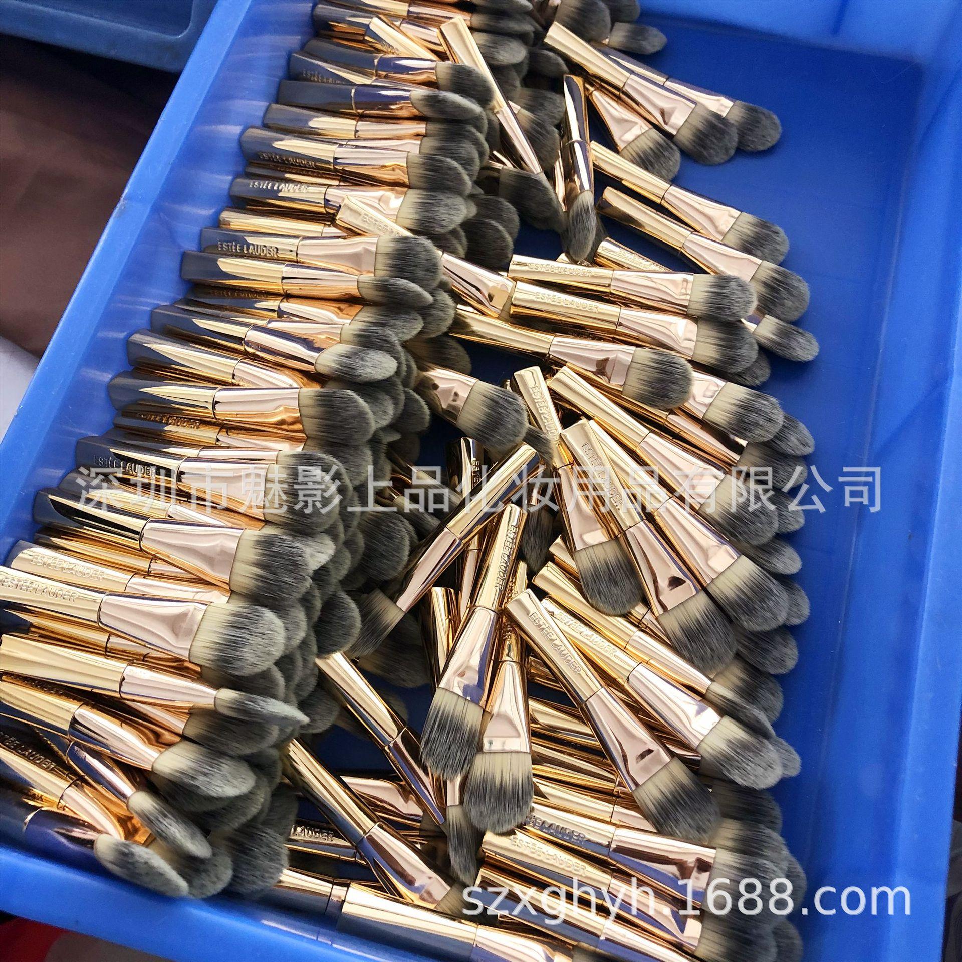雅诗兰黛 白金粉底刷22_副本.jpg