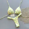Biquíni de Bolinhas Brancas Conjunto de Duas Peças para Mulheres, Novo Estilo Verão 2026, Amarração no Pescoço, Top Triângulo, Maiô Sexy Emagrecedor