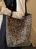 Bolso de Lona Nuevo Estampado de Leopardo para Mujer Bolso Tote de Moda Tendencia Estilo Universitario Bolso de Tela Casual Gran Capacidad Bolso Tote de un Solo Hombro