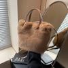 Bolsas Peludas de Outono e Inverno, Grande Capacidade, Novo Estilo 2026, Bolsa de Ombro Único Transversal, Bolsa Tote Versátil para Mão Feminina