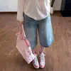 Jeans cropped estilo americano con bordado de mariposas para mujer, nuevo modelo verano 2026, shorts de corte holgado de longitud media para personas petite