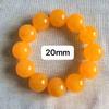 Pulseras de cera de abeja amarilla con aceite de pollo llenas de miel flores flotantes anillo simple pulido cuentas redondas ámbar pulsera de agua salada flotante puesto de venta al por mayor en vivo