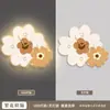 Reloj pequeño fresco para sala de estar pintura decorativa pintura luminosa led lámpara de pared estilo crema reloj de restaurante pintura de flor de pared colgante