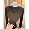 Camiseta de Manga Larga de Otoño Cuello en V Camiseta Base para Mujer Ajustada Versátil Temperamento Capa Interior Ropa Exterior Elegante Botón Camiseta Adelgazante