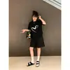 2026 Novos Shorts Esportivos Simples Versáteis de Nicho Estilo Universitário para Mulheres, Shorts Casuais Soltos de Cintura Alta Comprimento no Joelho de Verão