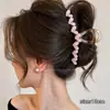 Grampo de cabelo de tubarão de luxo extra grande para mulheres, novo modelo de alta qualidade 2026, grampo de cabelo com pérolas estilo coreano versátil atacado