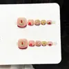 Yihe Diamante Rojo Pluma Dorada Rosa Nude Hielo Transparente Pegatinas para Uñas de los Pies Diamante Rojo Resplandor Dorado Efecto Blanqueador Elegante Uñas Portátiles Hechas Completamente a Mano