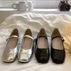 Zapatos de Cuero para Niñas Transfronterizos Estilo Coreano Boca Cuadrada Zapatos de Princesa Otoño 2025 Nuevos Zapatos Planos para Niñas Zapatos Tipo Gorro de Moda