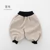 Pantalones de forro polar para niños, con bloques de color, corte holgado tipo linterna, puños elásticos, estilo japonés, cálidos, largos, ropa de invierno para niños, modernos