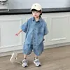 Conjunto de Verano para Niños 2026 Nuevo Elegante Ropa Holgada para Bebé Camisa de Manga Corta de Mezclilla para Niños Conjunto de Dos Piezas Moderno