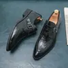 Zapatos de hombre talla grande para todas las estaciones, zapatos de cuero para hombre estilo británico, mocasines de negocios de punta estilo coreano, zapatos casuales de moda negros para hombre