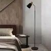 Luminária de chão nórdica sala de estar quarto cabeceira estudo moderna simples ferro vertical LED preto e branco luminária de sofá