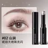 Aplicação em Uma PassadaSombra em bastão tipo gel, com acabamento brilhante e aquoso, aplicação em uma passada sem esfarelar, adequada para iniciantes, sombra iluminadora