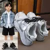 Tênis da Moda Brilhante Prata Infantil Estilo Pai Respirável Antiderrapante Esportivo Novo Estilo Primavera/Outono 2026 Meninos e Meninas Solado Macio Calçados Casuais