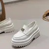Mocasines Nuevos de Alta Calidad para Mujer de Guangzhou con Suelas Gruesas, Zapatos Slip-On de Moda de Piel Genuina para Mujeres Menudas
