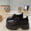 Zapatos de mujer de cuero con cordones estilo británico 2026 nuevo modelo primavera y otoño ins de moda celebridad de internet versátiles mocasines de suela gruesa