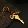 Llavero con colgante de llave de coche y bolso de hombre y mujer con el símbolo del zodiaco Piscis de latón dorado.