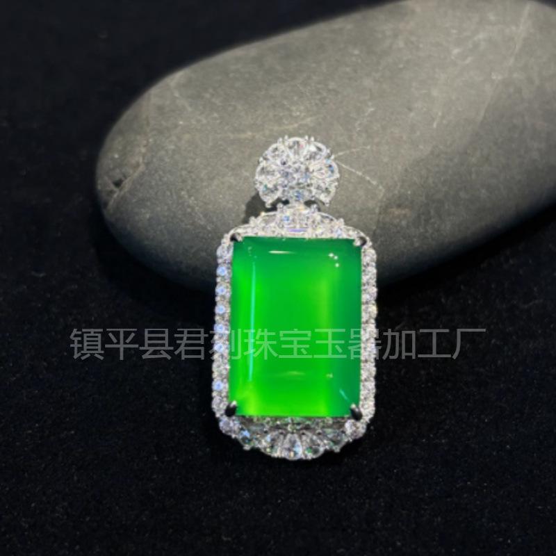 玉髓无事牌吊坠