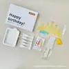 Utensilios para pastel cumpleaños juego de regalo de seis piezas tienda de repostería juego de suministros para fiesta al por mayor juego de cubiertos y platos desechables