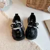 Sapatos Pequenos de Couro da Moda com Laço de Renda para Meninas 2026 Primavera/Outono Novo Estilo Coreano Mocassins Infantis Sapatos de Solado Grosso